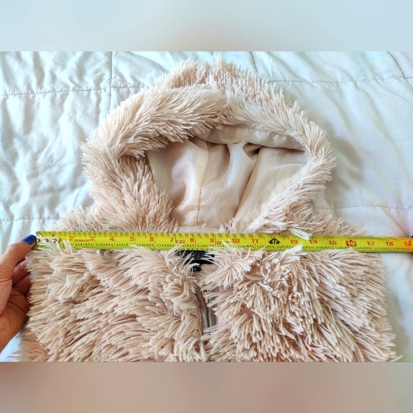 Angie sleeveless and hooded light Pink fuzzy vest with front zipper (Small) π©· - Picture 11 of 16